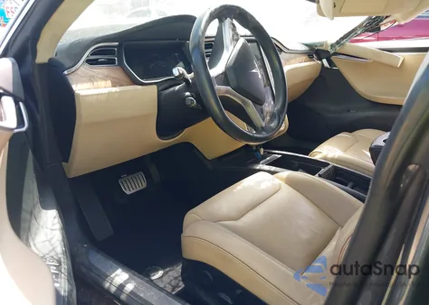 2016 Tesla Model S z USA, uszkodzony, nr VIN 5YJSA1E43GF171764